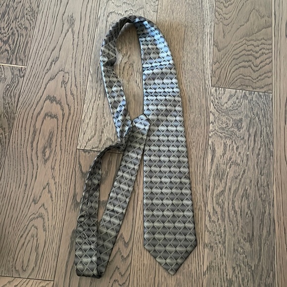 Calvin Klein tie - Picture 1 of 4